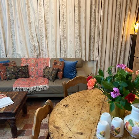 Appartamento Historical Miniature House In The Heart Of Anversa Esterno foto