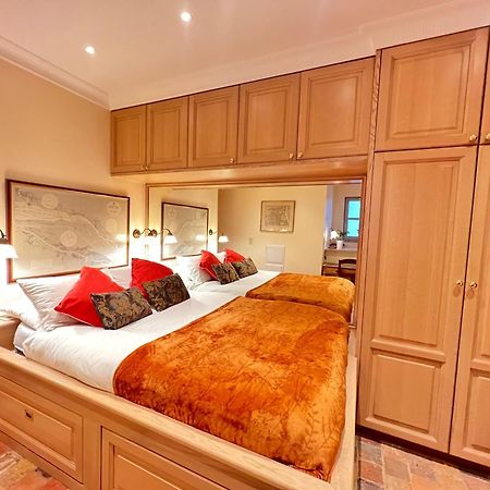 Appartamento Historical Miniature House In The Heart Of Anversa Esterno foto