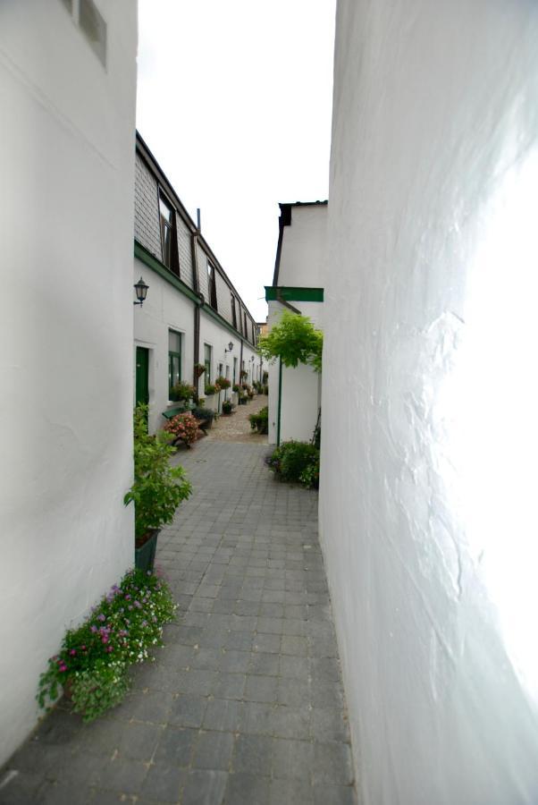 Appartamento Historical Miniature House In The Heart Of Anversa Esterno foto