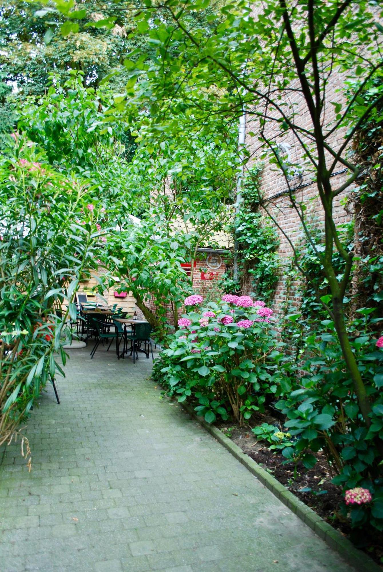 Appartamento Historical Miniature House In The Heart Of Anversa Esterno foto