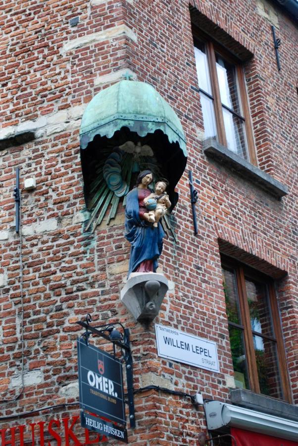 Appartamento Historical Miniature House In The Heart Of Anversa Esterno foto