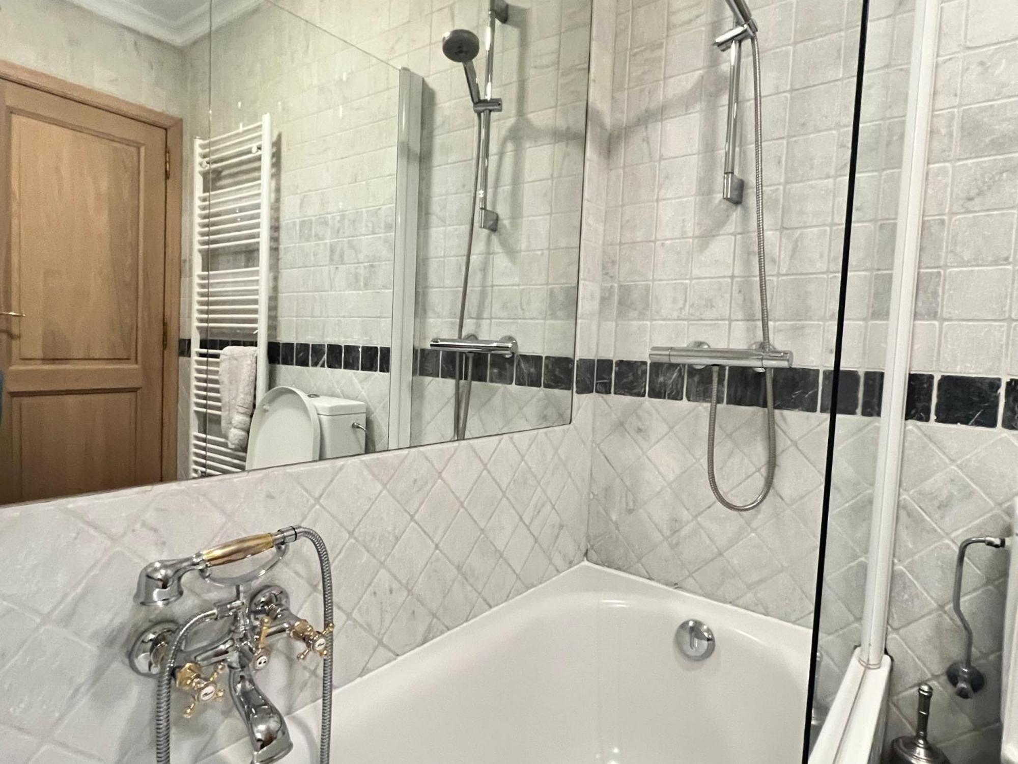 Appartamento Historical Miniature House In The Heart Of Anversa Esterno foto
