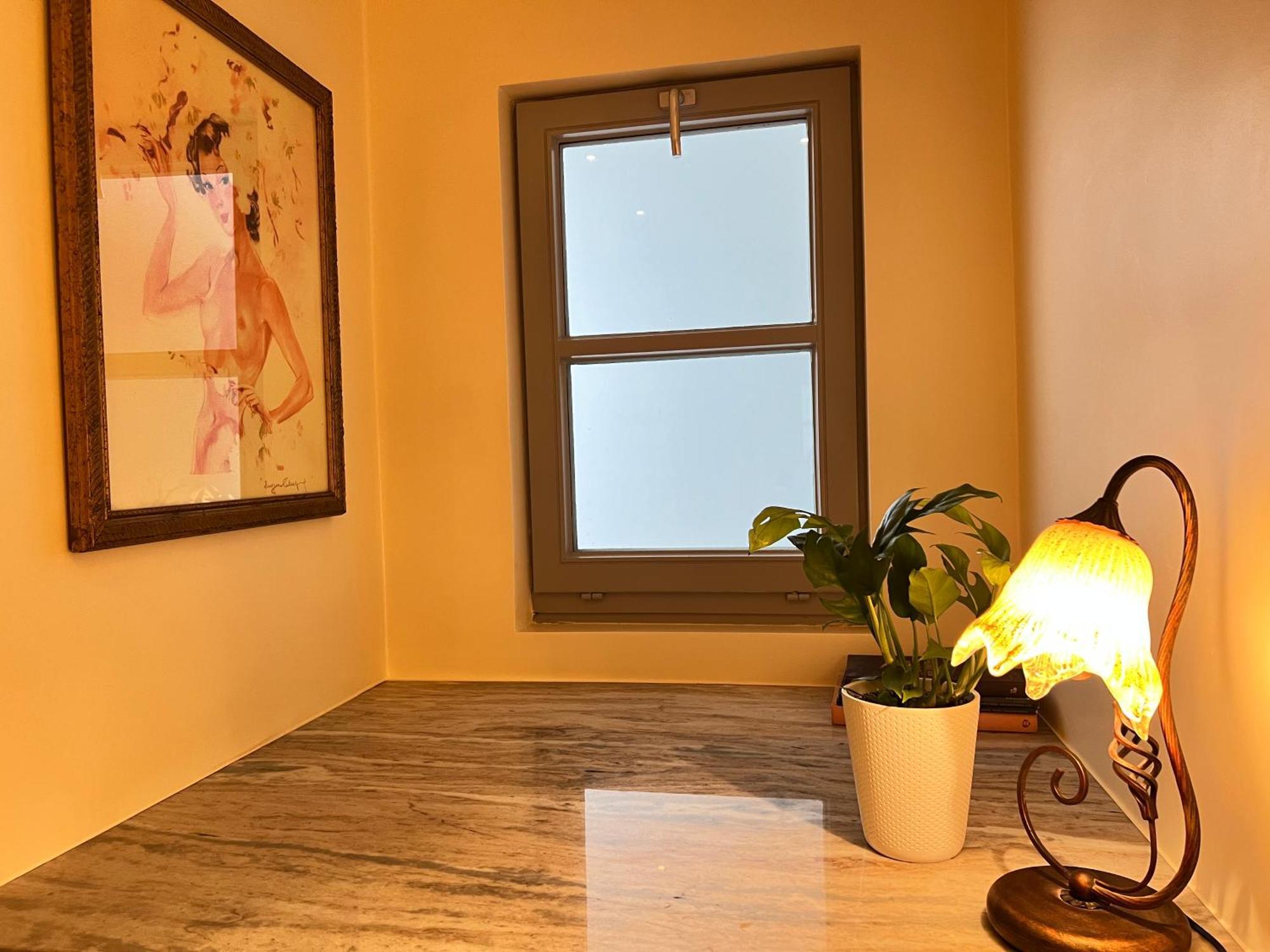 Appartamento Historical Miniature House In The Heart Of Anversa Esterno foto