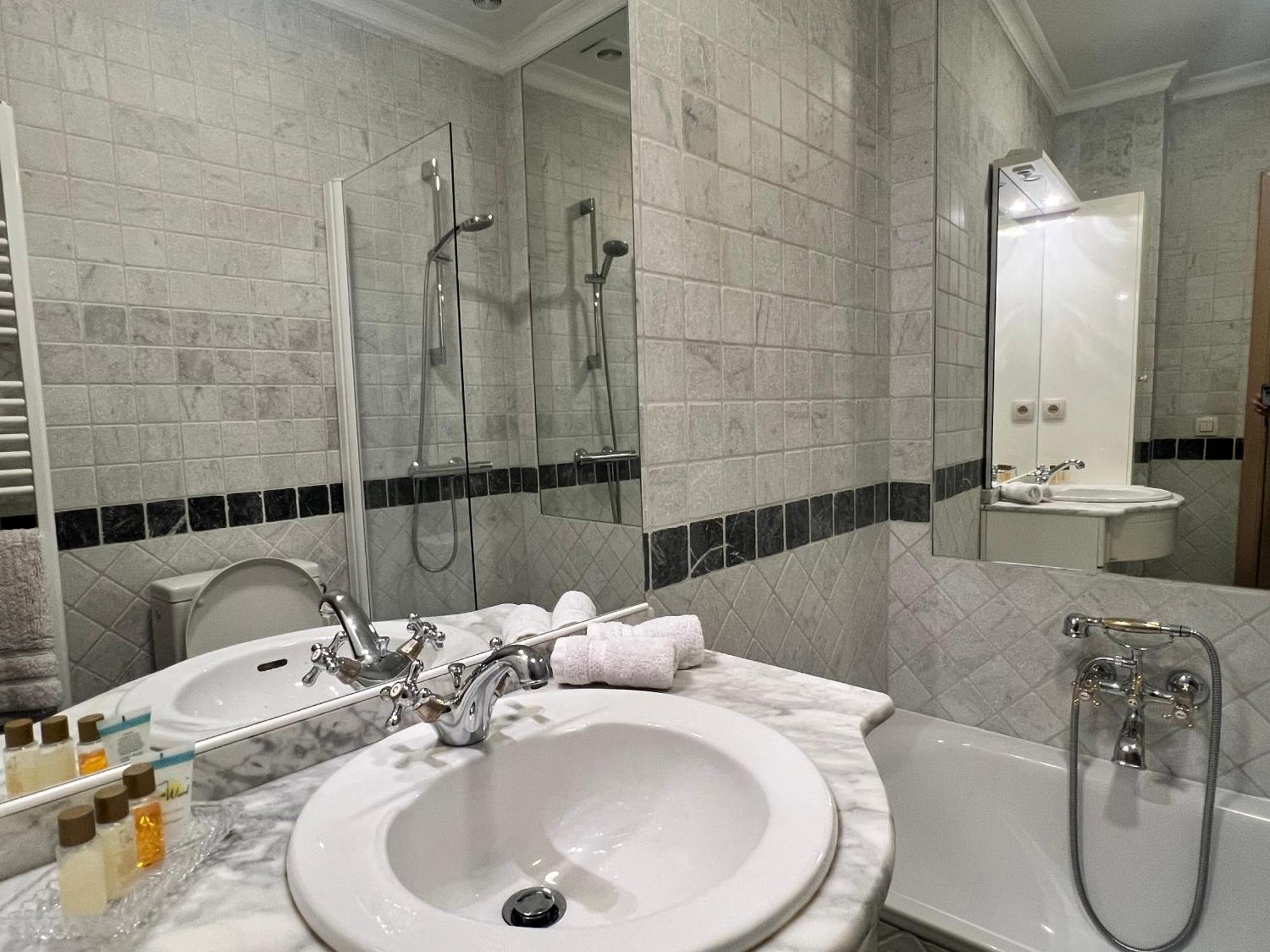 Appartamento Historical Miniature House In The Heart Of Anversa Esterno foto